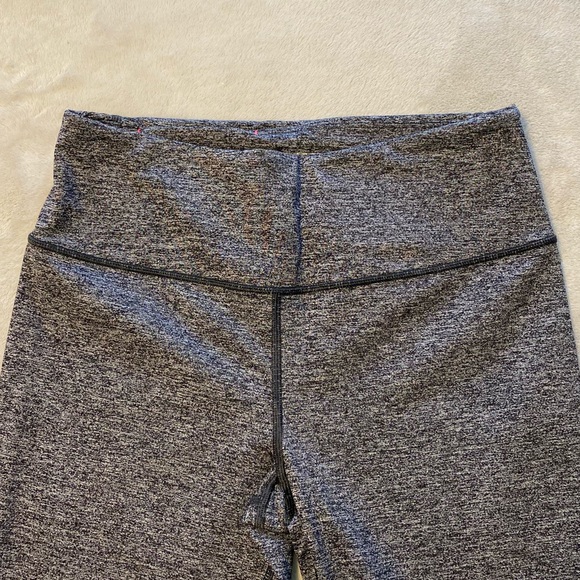 NWOT Womens Victoria’s Secret Sport Capri Leggings - Picture 5 of 5